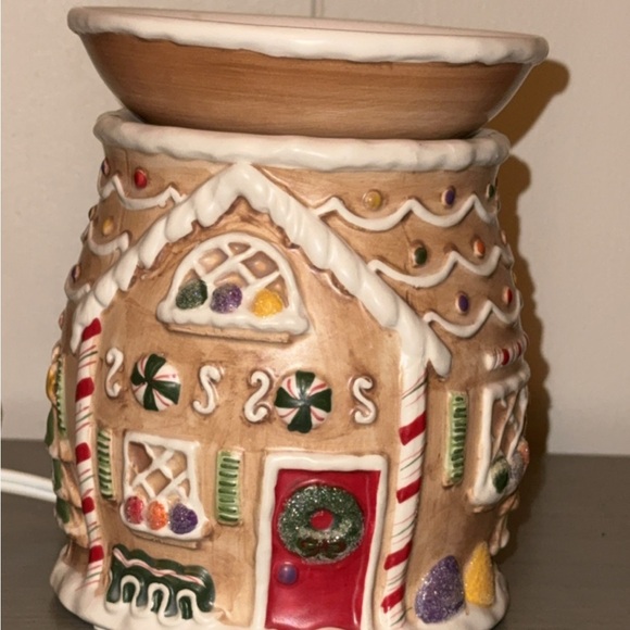 YANKEE CANDLE Christmas Gingerbread House Fragrance Wax Warmer HomeAccent Decor - Picture 1 of 8